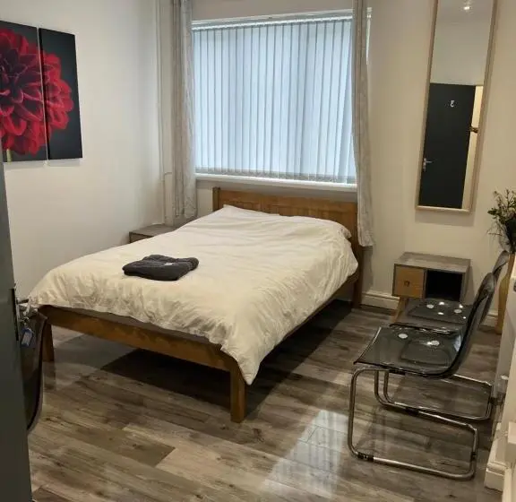 Economy-huone, Zams Rooms