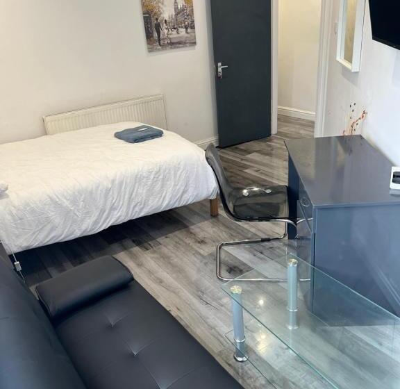 חדר אקונומי, Zams Rooms