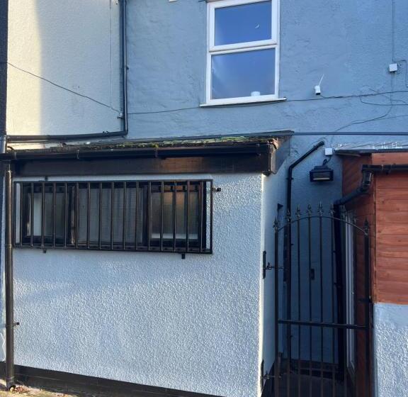 חדר אקונומי, Zams Rooms