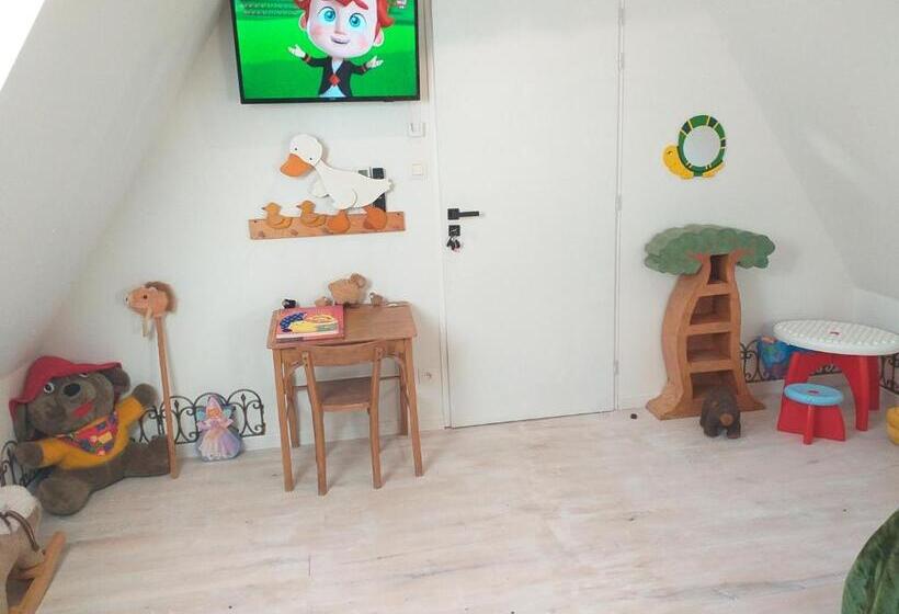 בית, חדר שינה 1, Le Sourire Du Troubadour   8 Chambres   Baignade à 300 M   Salle De Jeux   Poêle à Bois