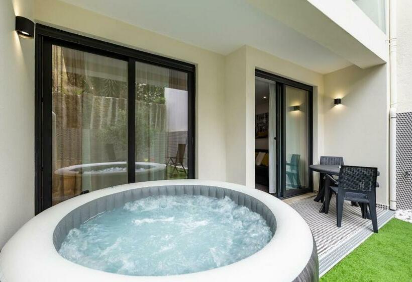 דירת חדר עם טרסה, Nell&and&jess