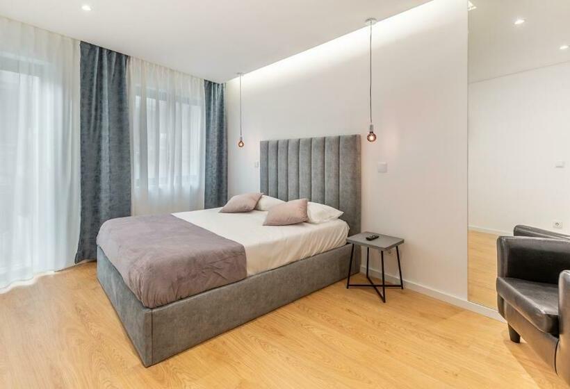 דירת חדר סופריור, Nell&and&jess