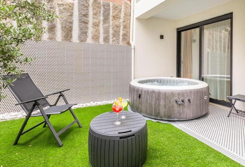 דירת חדר עם טרסה, Nell&and&jess