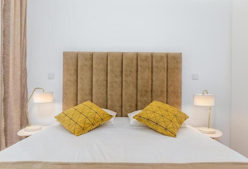 דירת חדר עם טרסה, Nell&and&jess