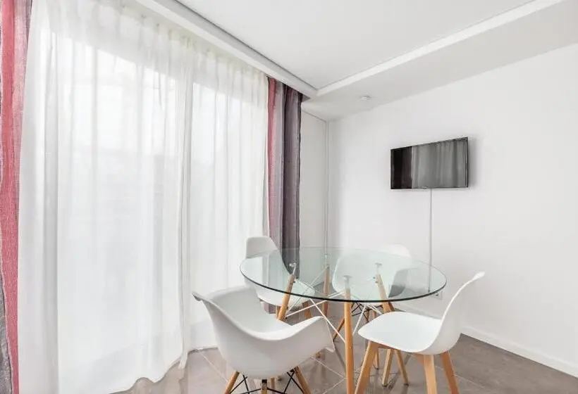 1 Bedroom Penthouse Apartment, Nell&and&jess