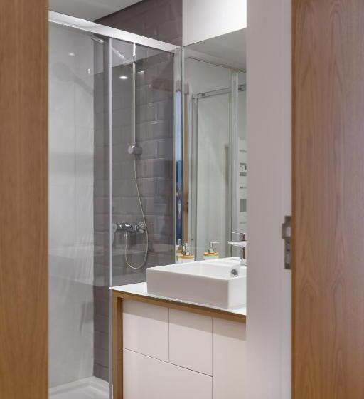 1 Bedroom Penthouse Apartment, Nell&and&jess