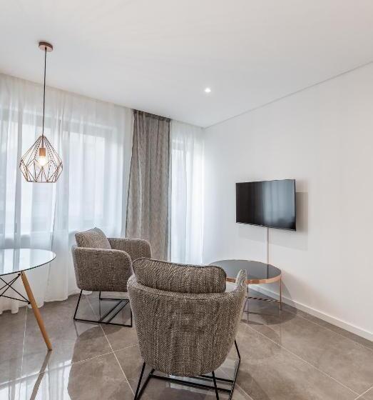 דירת חדר סופריור, Nell&and&jess