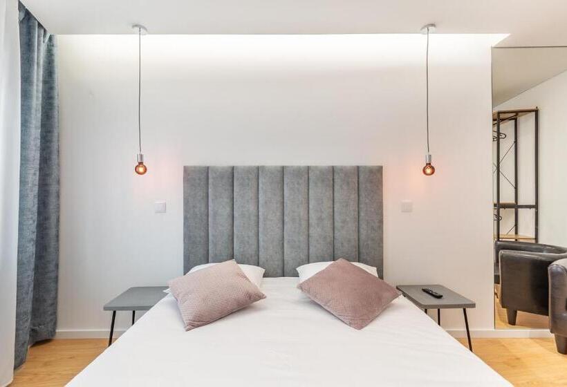 דירת חדר סופריור, Nell&and&jess