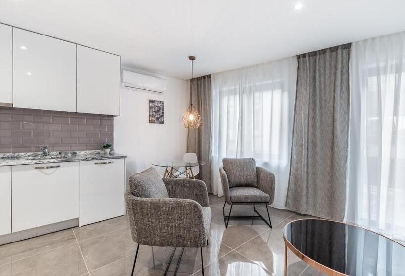 דירת חדר סופריור, Nell&and&jess