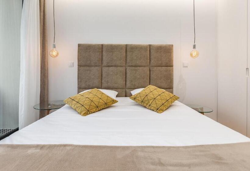 דירת חדר דלוקס, Nell&and&jess