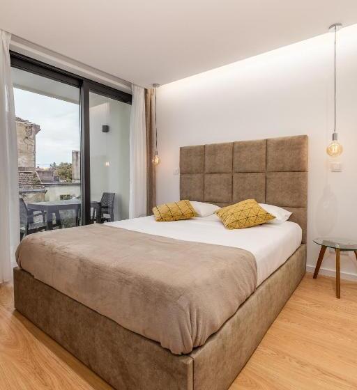 דירת חדר דלוקס, Nell&and&jess