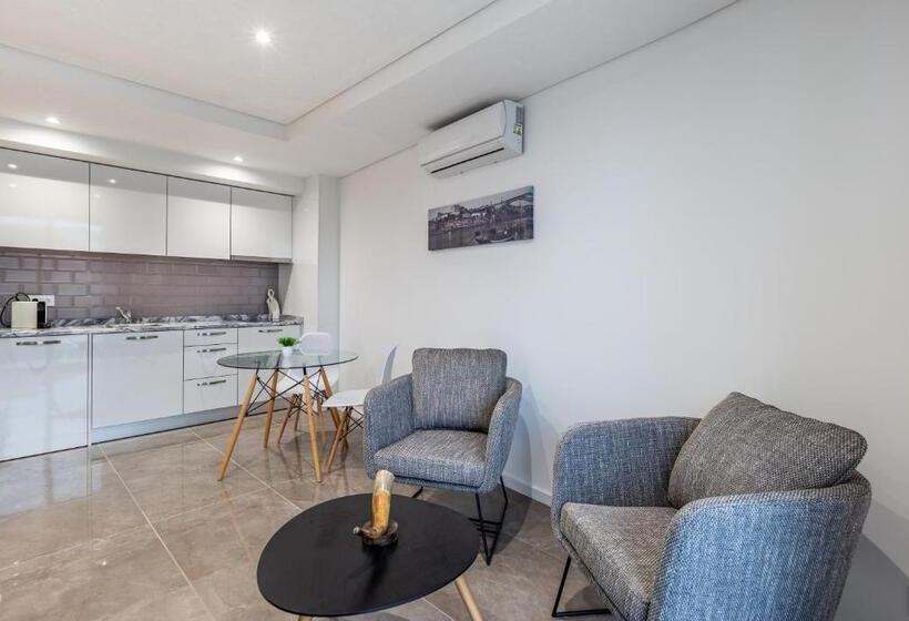 דירת חדר נוף לגינה, Nell&and&jess