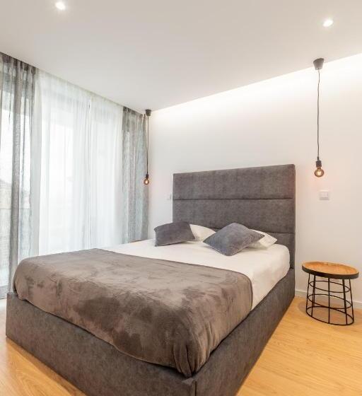 דירת חדר נוף לגינה, Nell&and&jess