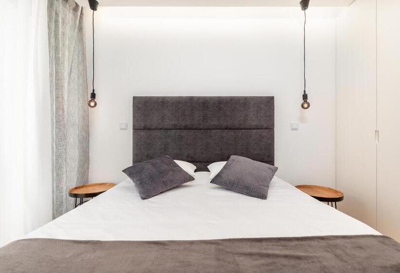 דירת חדר נוף לגינה, Nell&and&jess