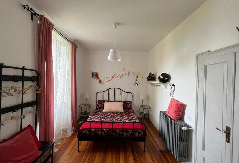 バルコニー付きスタンダードルーム, Frankie’s House