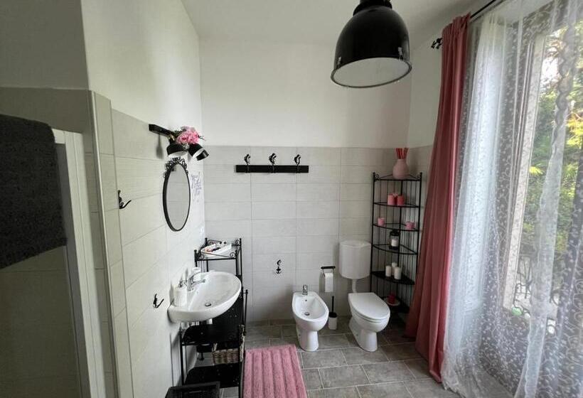 バルコニー付きスタンダードルーム, Frankie’s House