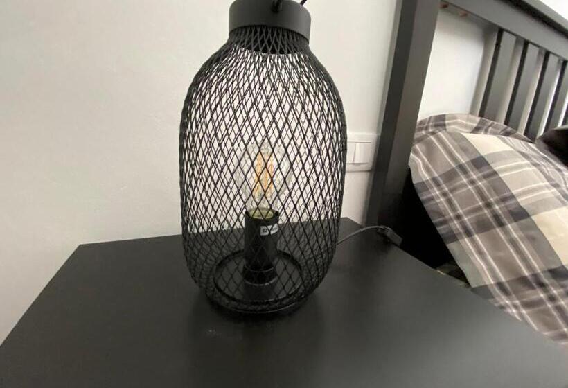 ガーデンビュースタンダードルーム, Frankie’s House