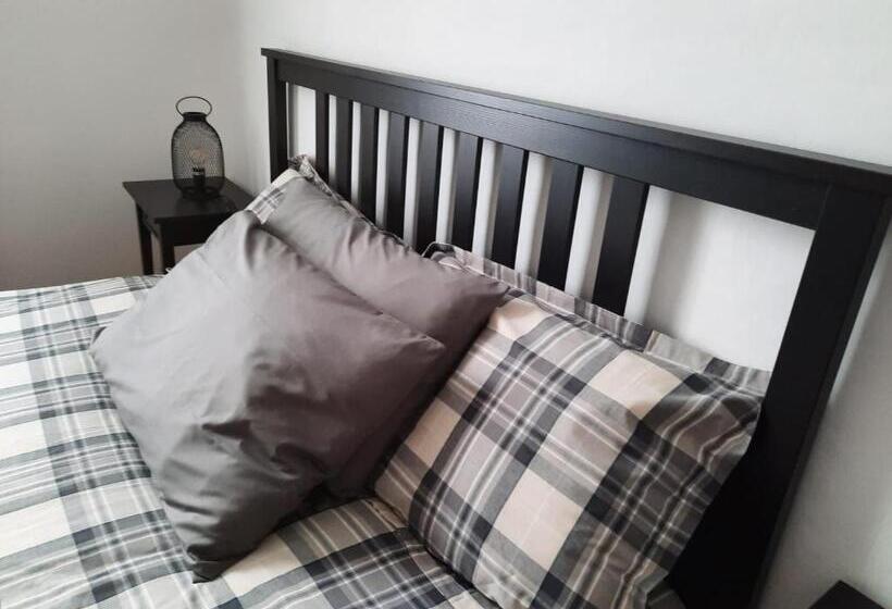 ガーデンビュースタンダードルーム, Frankie’s House