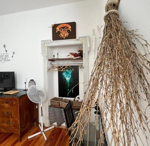 ガーデンビュースタンダードルーム, Frankie’s House