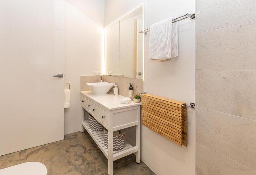 디럭스 스위트, Hanging Rock Views