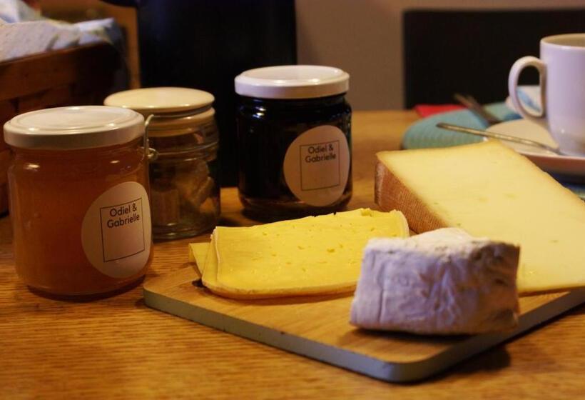 带共用浴室的标准房间, Odiel & Gabrielle