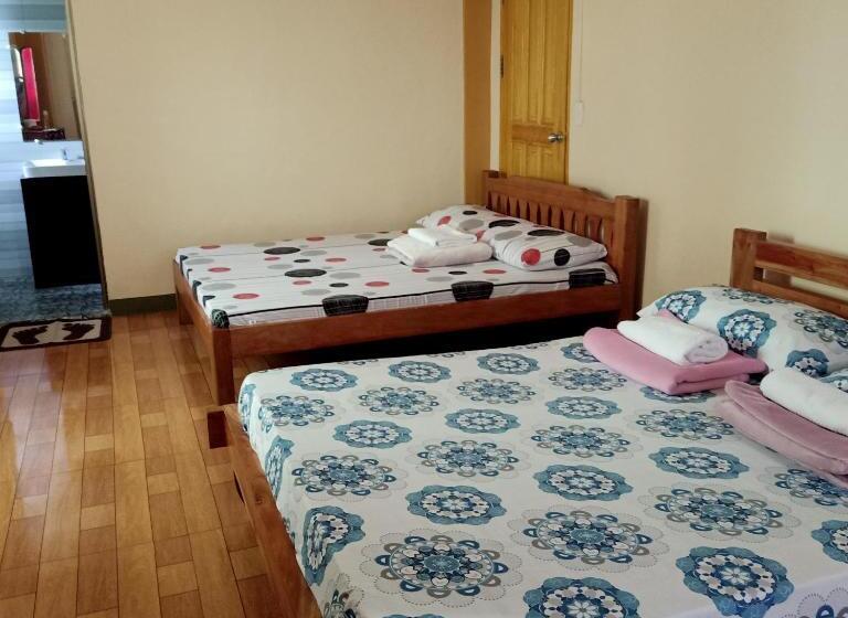 Perhehuone, Jo Za Na S Hostel