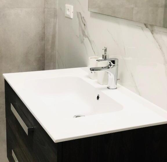 اتاق سه‌نفرۀ استاندارد با سرویس بهداشتی بیرون از اتاق, B&b Da Jana