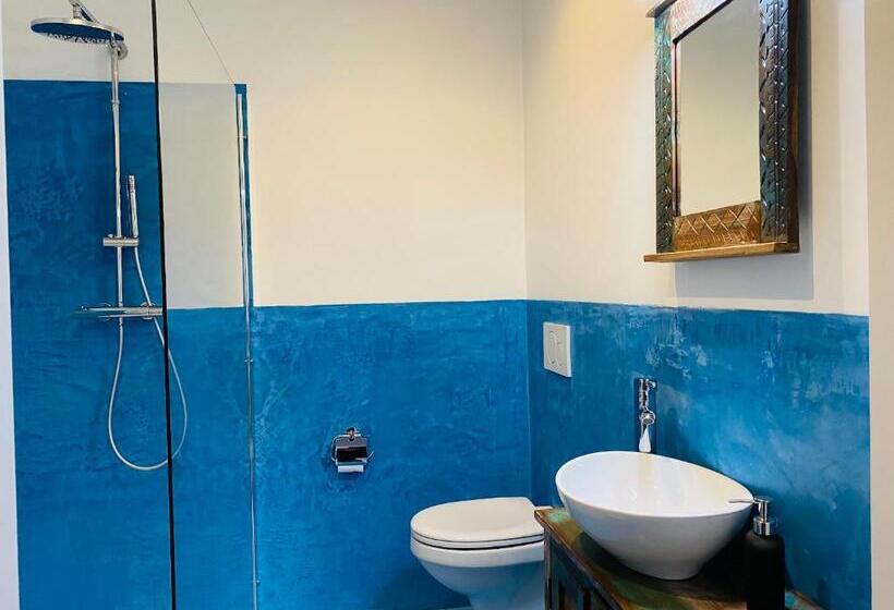 Номер Стандарт, Aux Berges Du Libre