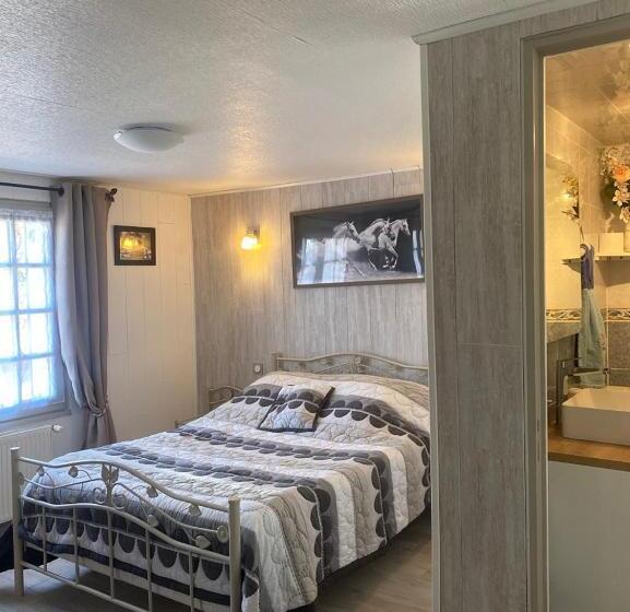 Номер Стандарт Вид на Сад, Chambres Et Table D Hôtes Floromel La Souterraine En Rez De Chaussee
