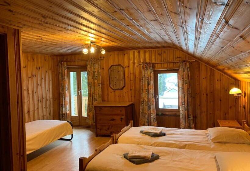 غرفة قياسية ثلاثية مزودة بشرفة, Hôtel Restaurant Eden