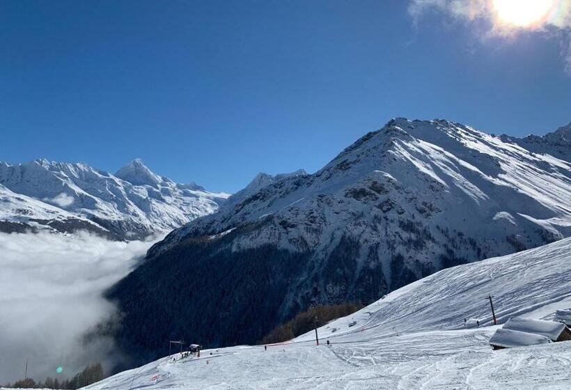 غرفة قياسية ثلاثية مزودة بشرفة, Hôtel Restaurant Eden