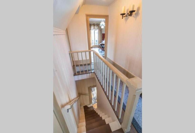 غرفة ديلوكس, Historical John Rast House Circa 1875