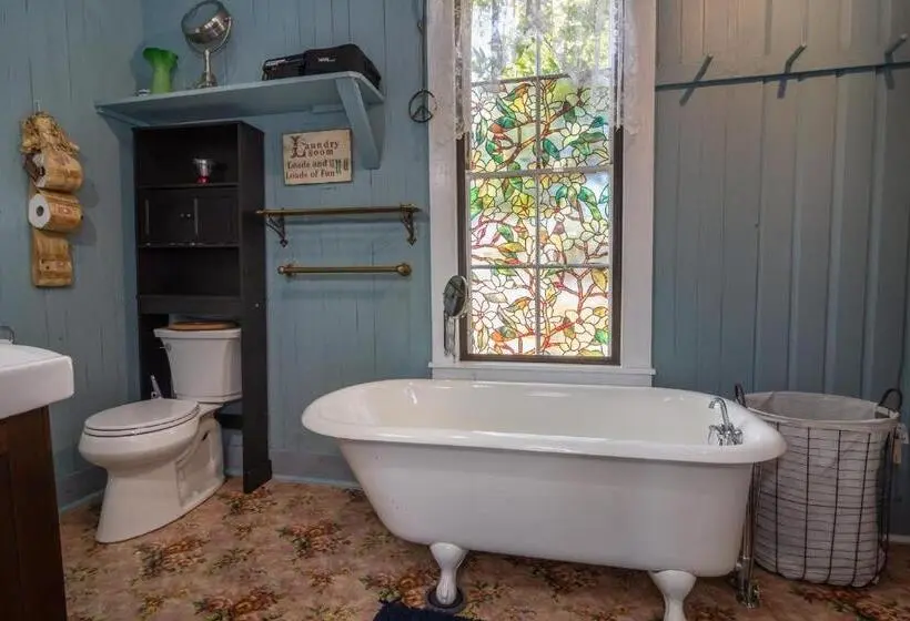 テラス付きスタンダードルーム, Historical John Rast House Circa 1875