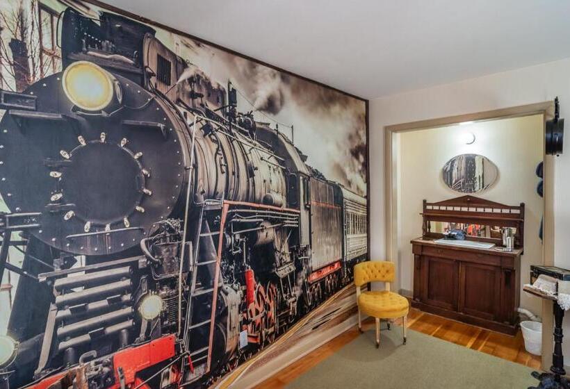 Номер Стандарт Вид на Сад, Historical John Rast House Circa 1875