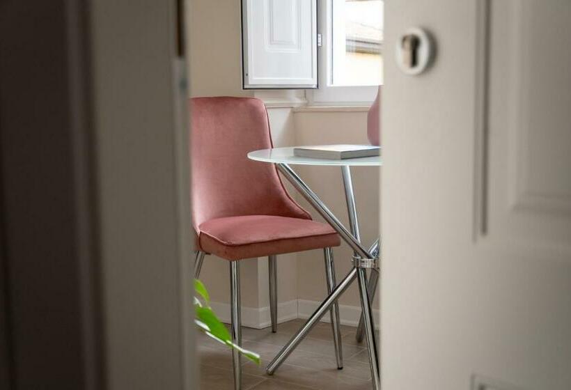 סוויטת ג'וניור עם מרפסת, Longo Suites