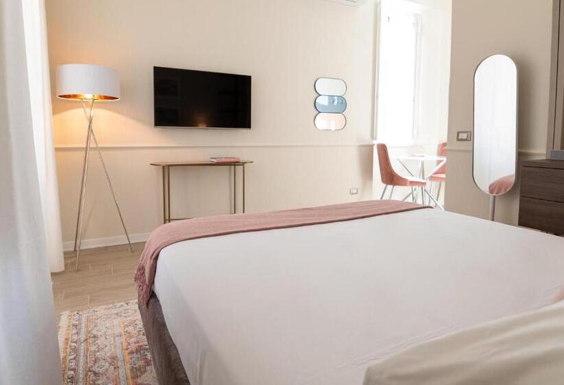 סוויטת ג'וניור עם מרפסת, Longo Suites