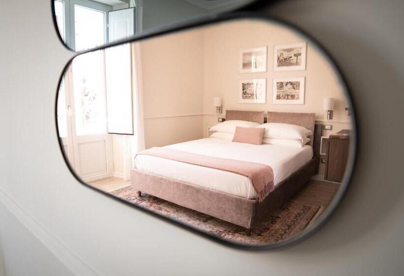 סוויטת ג'וניור עם מרפסת, Longo Suites