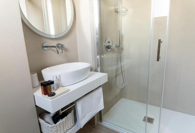 סוויטה עם מרפסת, Longo Suites