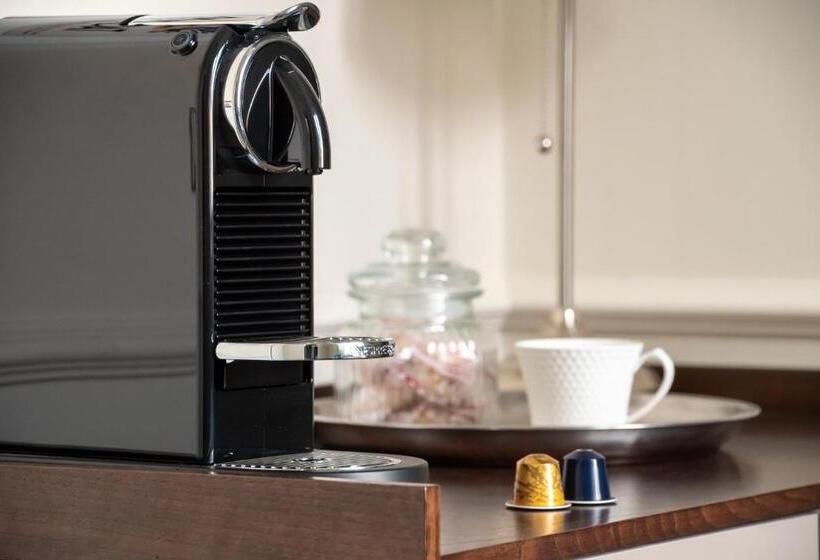 סוויטת ג'וניור עם מרפסת, Longo Suites