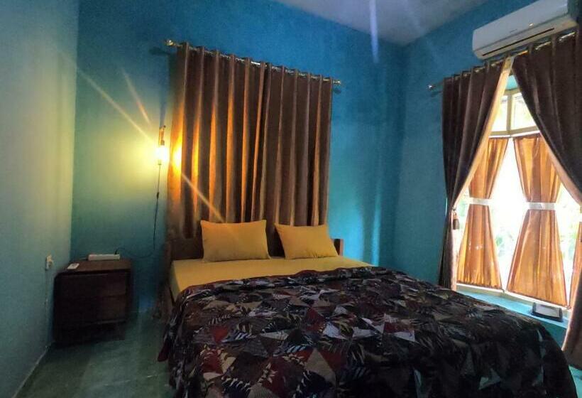 Standard Szoba Megosztott Fürdővel, Owl Hostel Karimunjawa