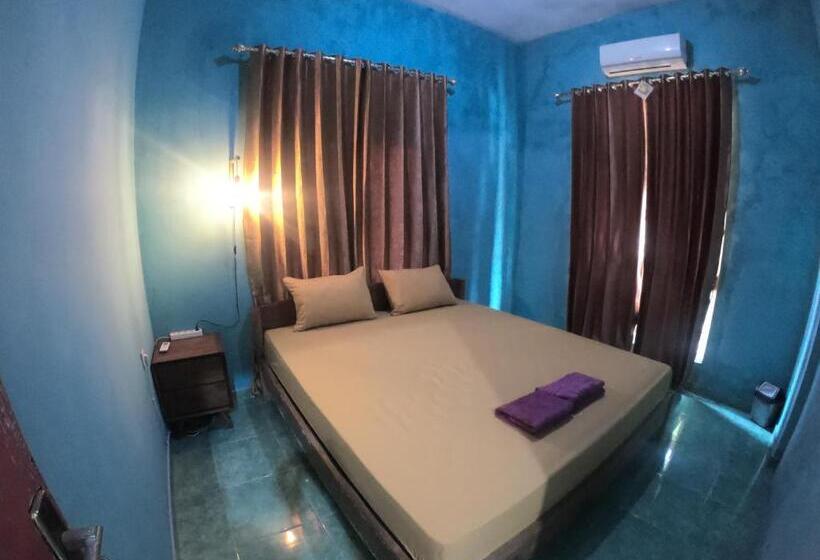 Standard Szoba Megosztott Fürdővel, Owl Hostel Karimunjawa