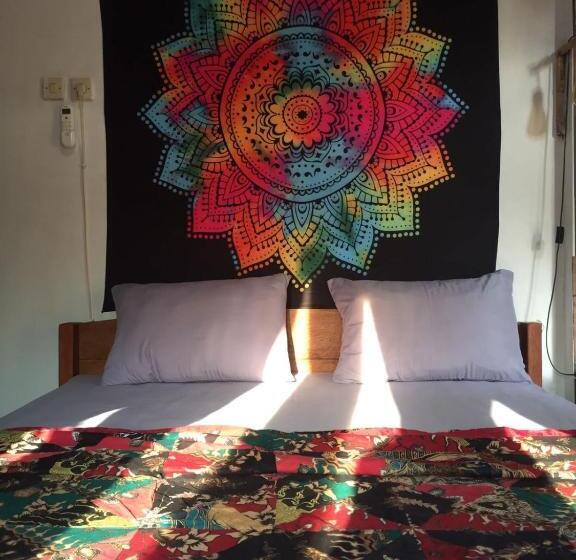 Standard Szoba Megosztott Fürdővel, Owl Hostel Karimunjawa