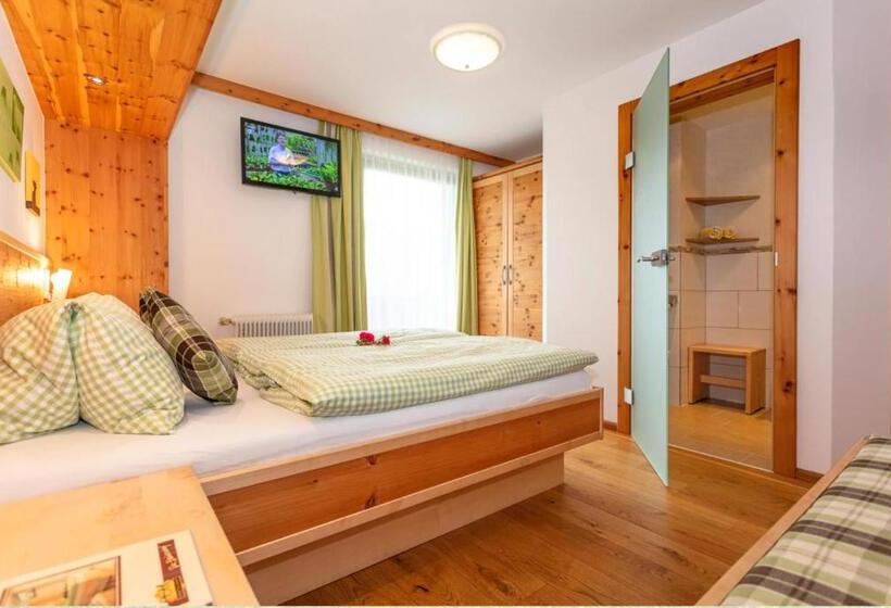 غرفة قياسية مزوَّدة بشُرفة, Bergbauernhof Seetalhof