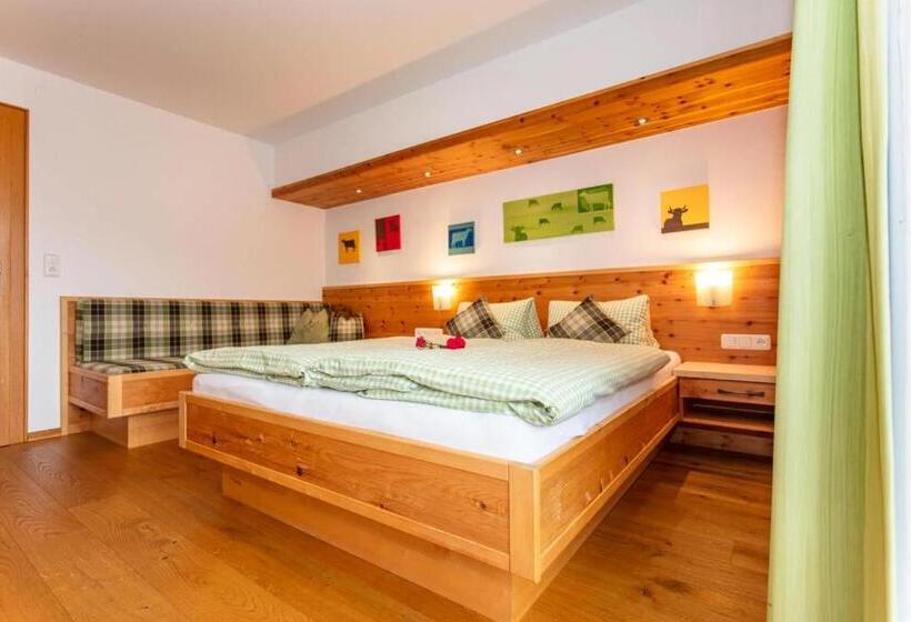 غرفة قياسية مزوَّدة بشُرفة, Bergbauernhof Seetalhof