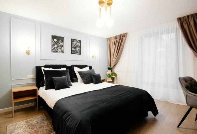 דירת חדר, Liane Boutique