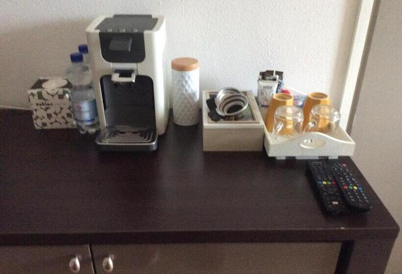 غرفة قياسية ثلاثية, B&b Holiday 44