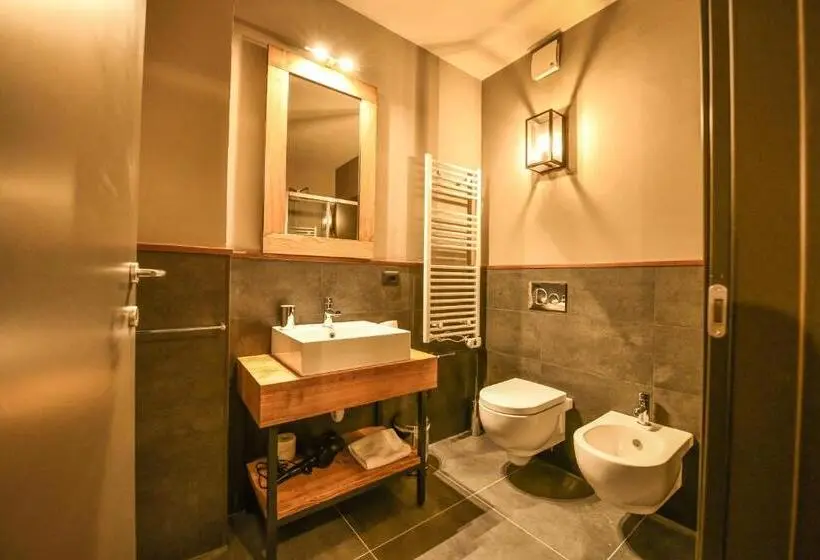 スタンダードスタジオ, Chalet Everest   Luxury Apartments
