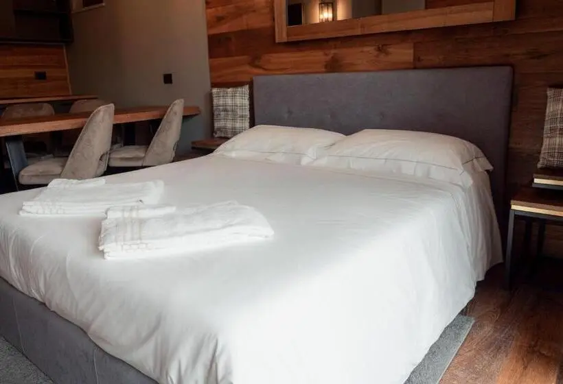 スタンダードスタジオ, Chalet Everest   Luxury Apartments