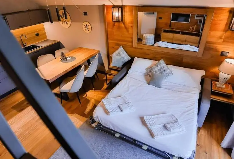 ファミリーステューディオ, Chalet Everest   Luxury Apartments