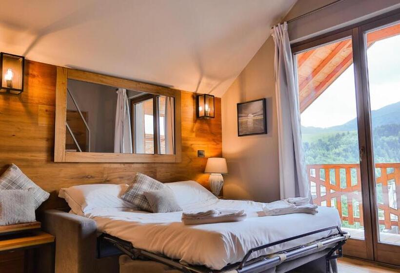 ファミリーステューディオ, Chalet Everest   Luxury Apartments